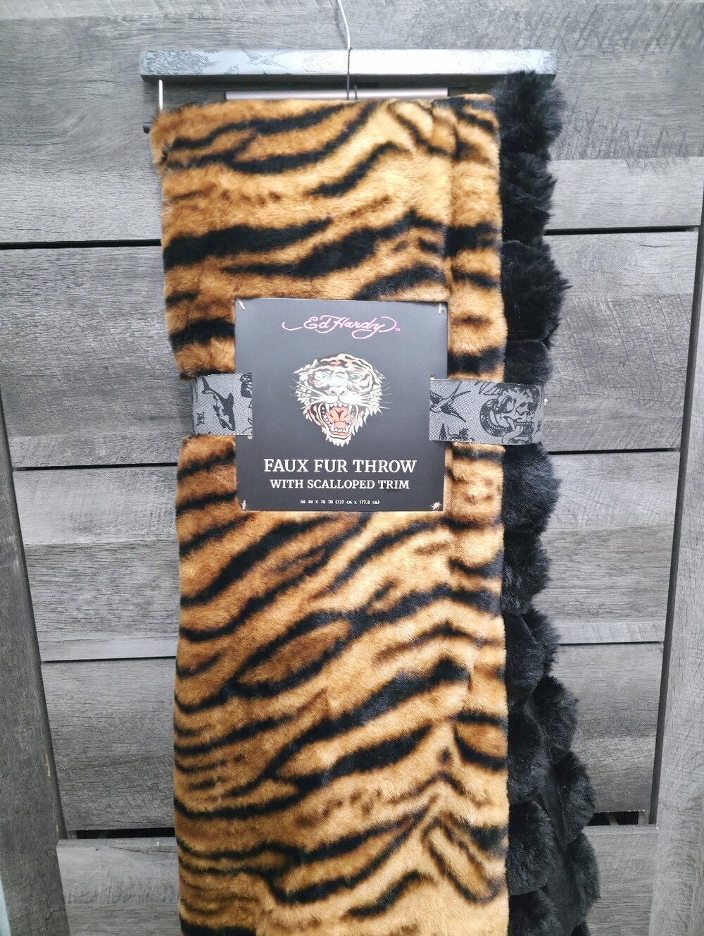 Ed Hardy Plush Faux Fur SnowTiger Throw Blanket Viral New - Picture 6 of 6